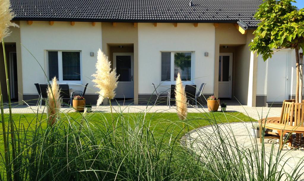 Ferienwohnungen Lass Frauenkirchen Exteriér fotografie
